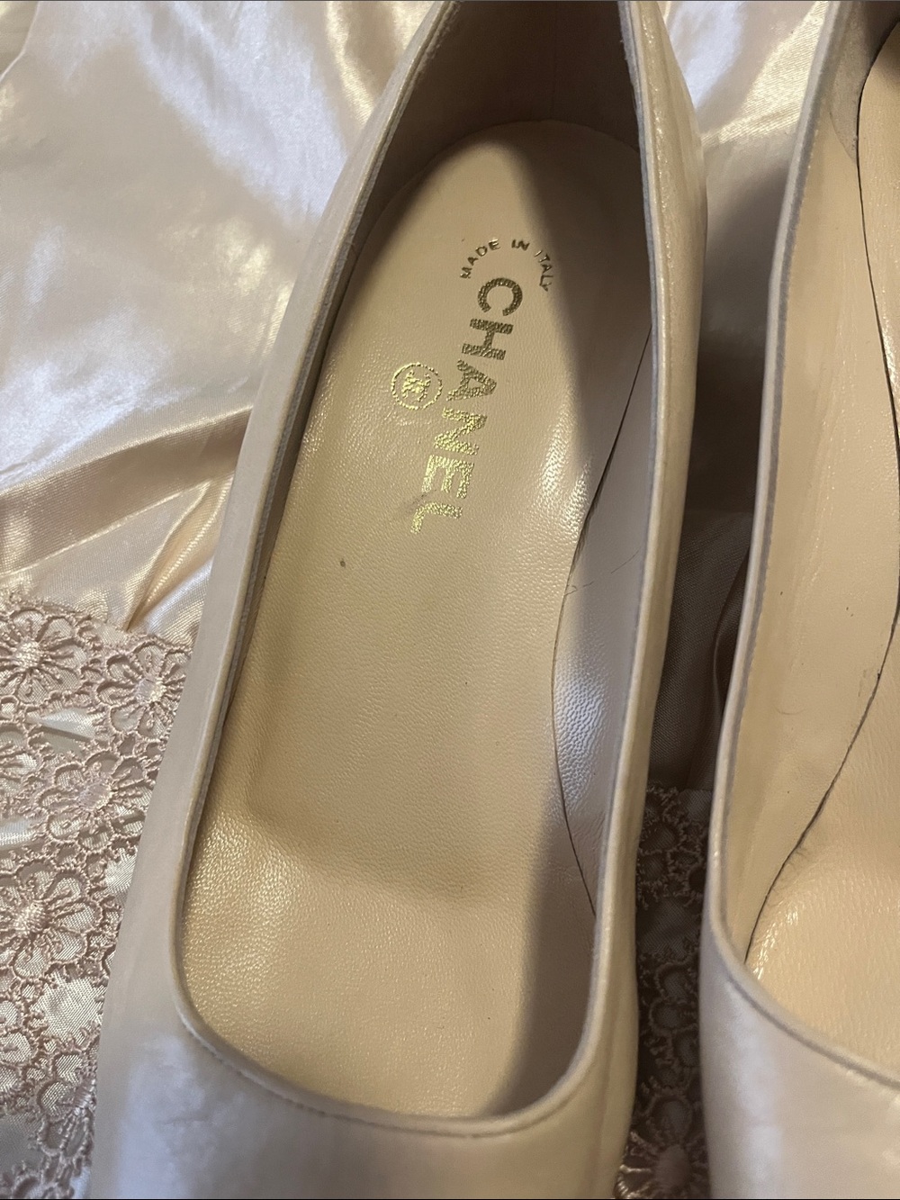 CHANEL Beige Leather Pumps with Red Patent Pointed Toes - Picture 2 of 5